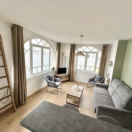 Rdc Familial A 2 Min A Pieds De La De Avec Garage Prive Apartment