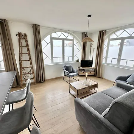 Apartment Rdc Familial A 2 Min A Pieds De La De Avec Garage Prive *